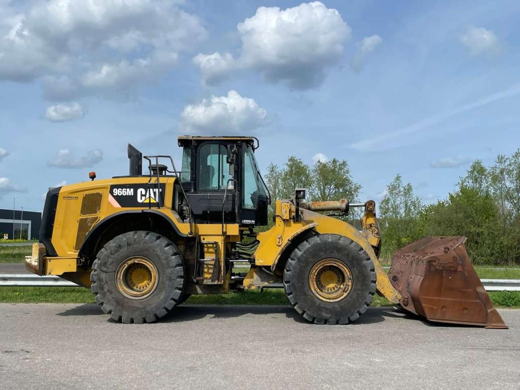 Caterpillar 966M Photo 6