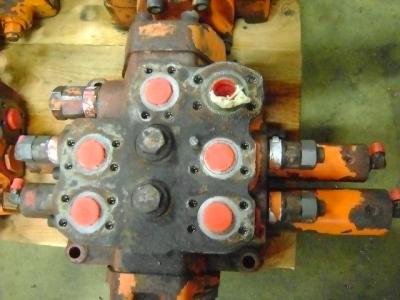 Distributeur hydraulique pour Fiat Hitachi W 270 en vente par PRV Ricambi Srl