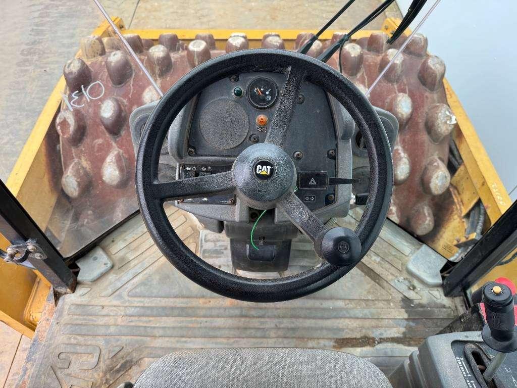 Caterpillar CP74 - Airco / Pat Foot Roller Photo 9