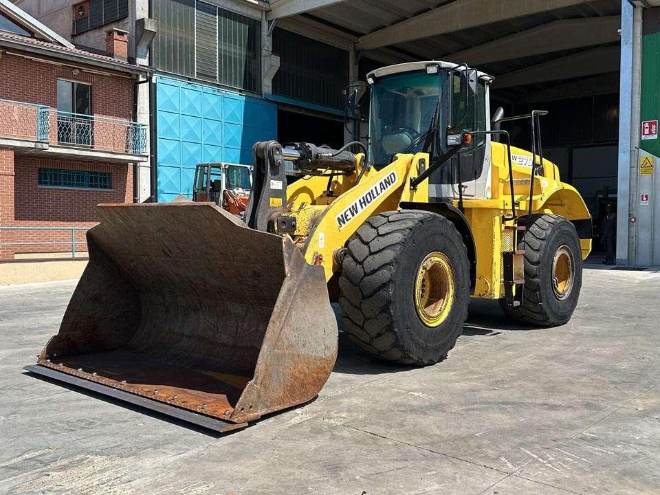 New Holland W270 Photo 1
