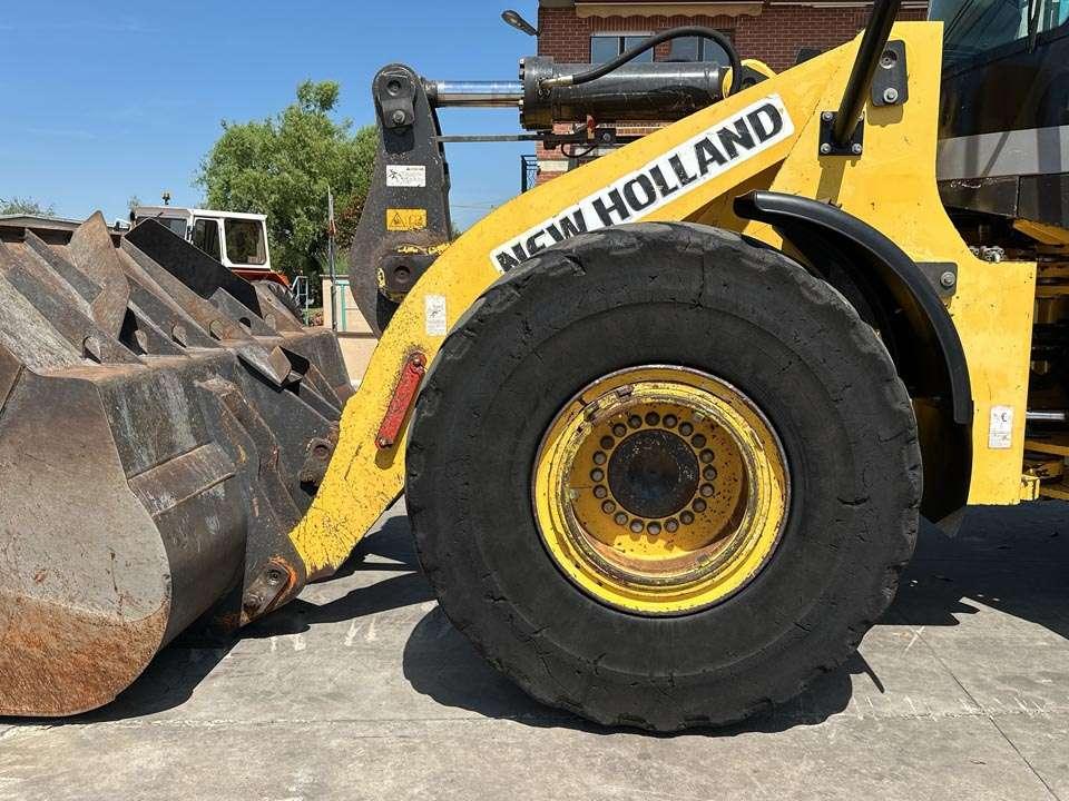 New Holland W270 Photo 11