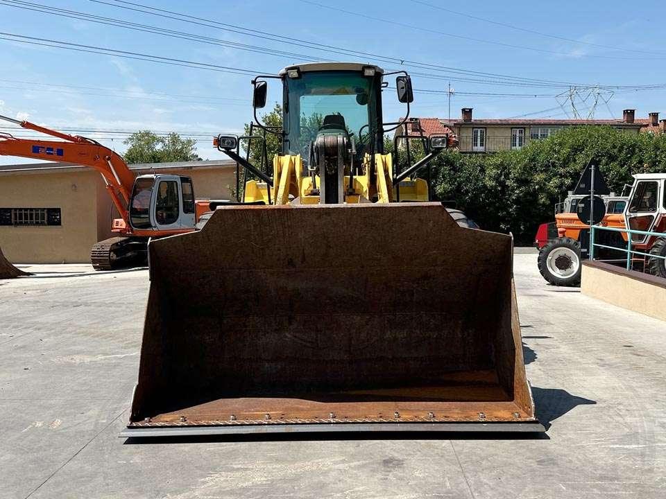 New Holland W270 Photo 20