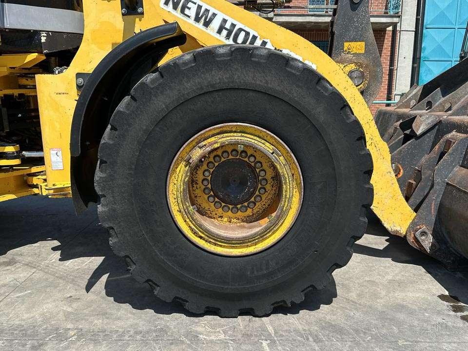 New Holland W270 Photo 7