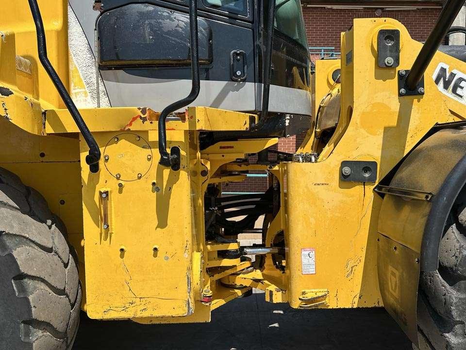 New Holland W271 Photo 6