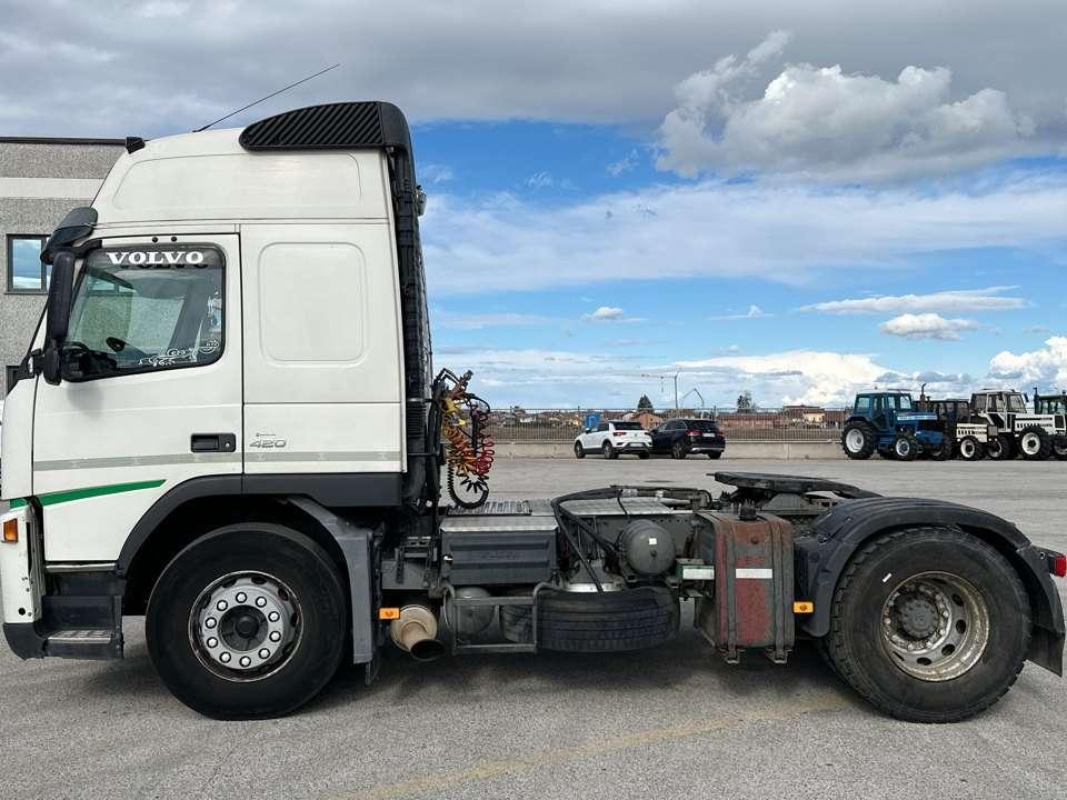Volvo FM 9 4x2 Photo 2