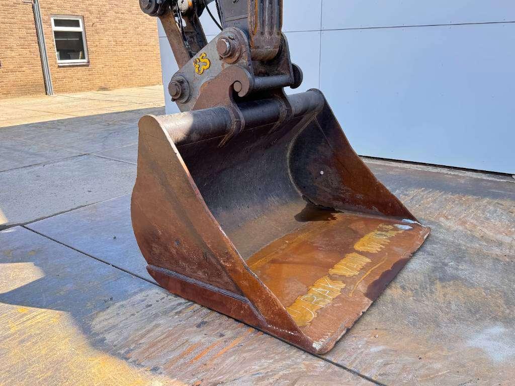 Volvo EC250EL - Hammer Lines / Quick Coupler Photo 16