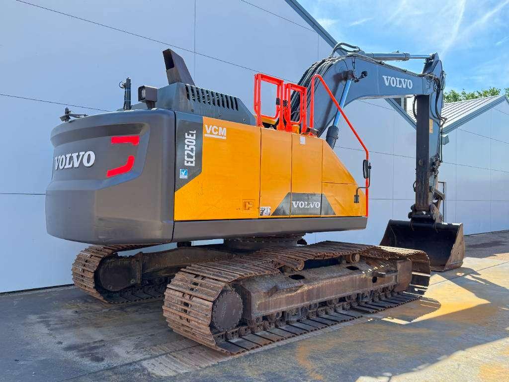 Volvo EC250EL - Hammer Lines / Quick Coupler Photo 5