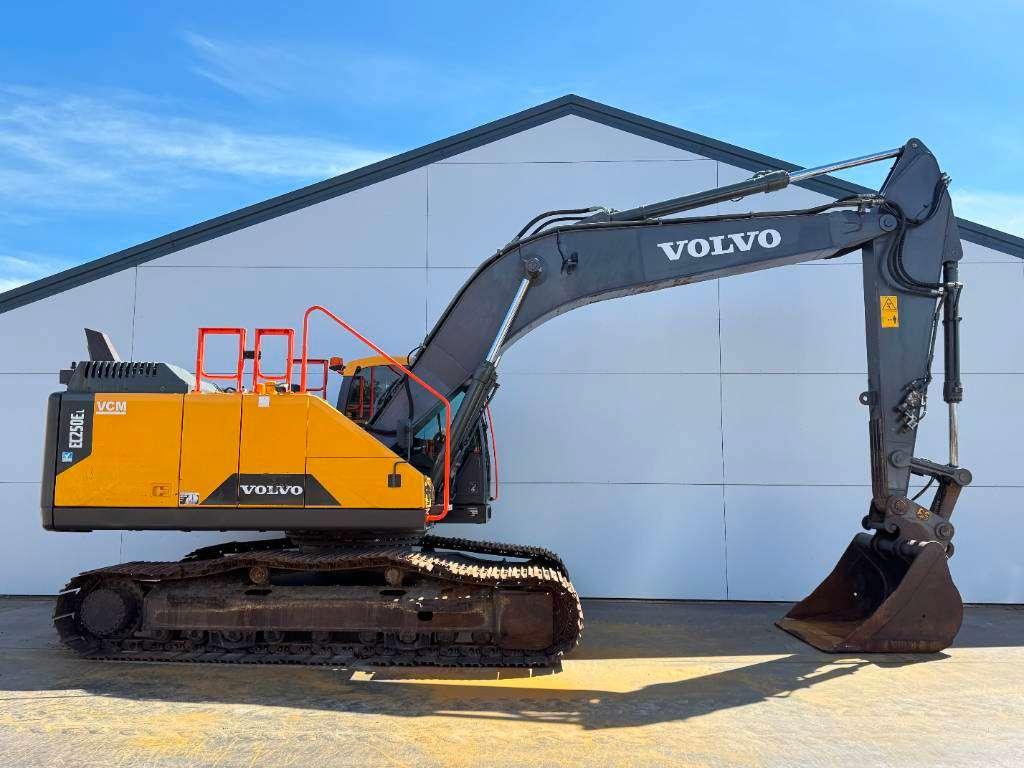 Volvo EC250EL - Hammer Lines / Quick Coupler Photo 6