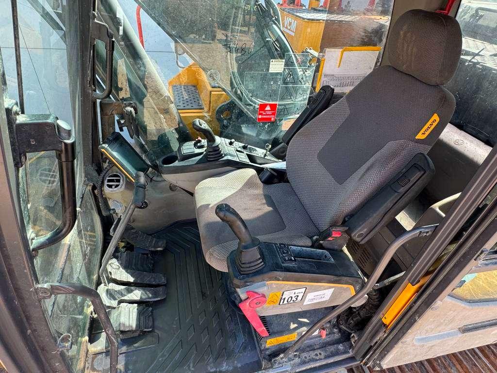 Volvo EC250EL - Hammer Lines / Quick Coupler Photo 8