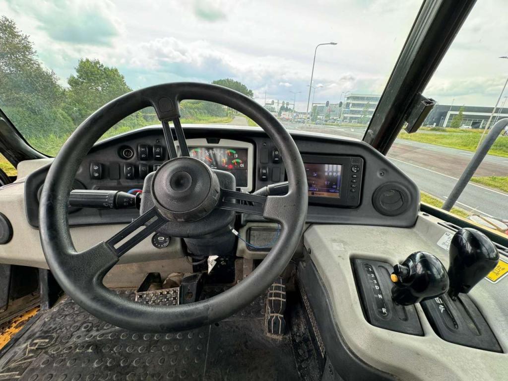 Caterpillar 740B Photo 23