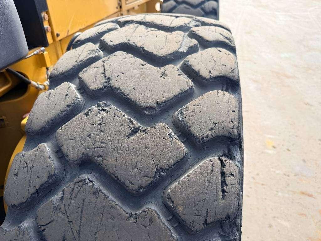 Caterpillar 140M2 Photo 21