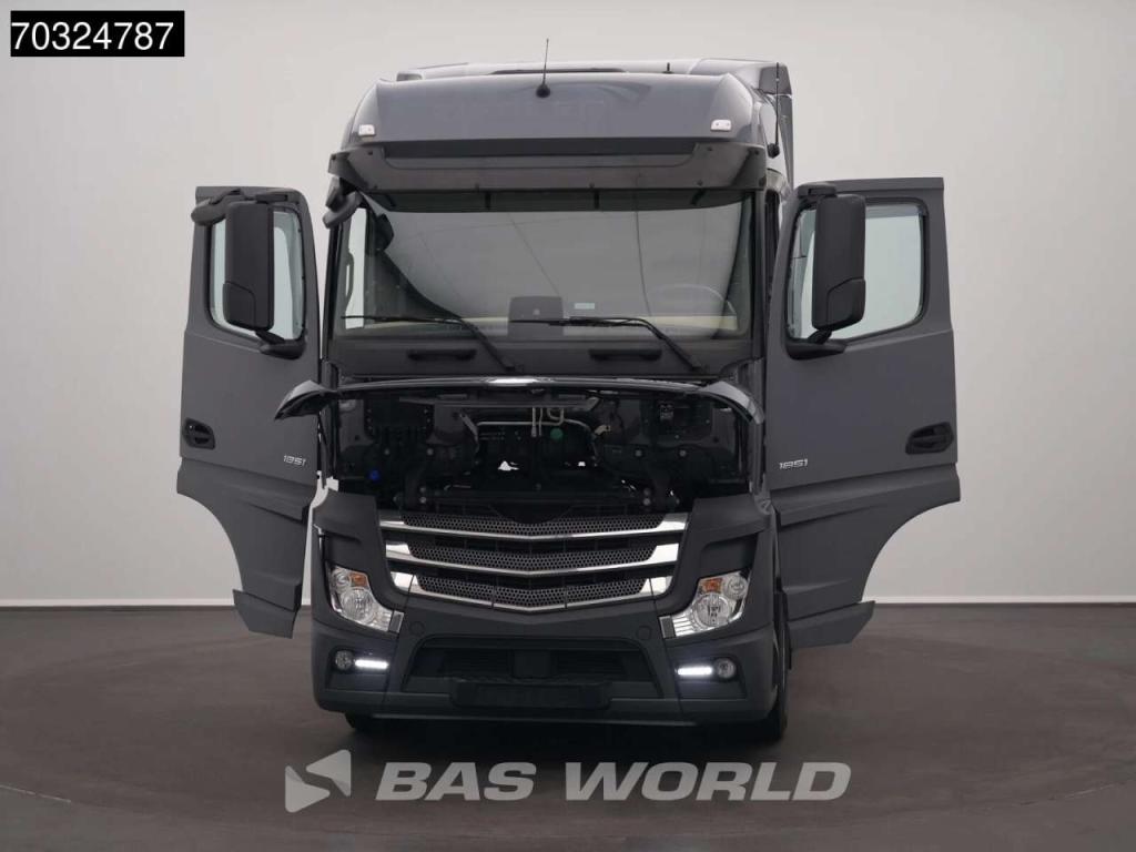 Mercedes-Benz Actros 1851 4X2 BigSpace Retarder 2xTanks ACC Photo 9