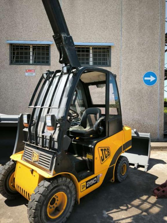 JCB TLT25D Photo 1
