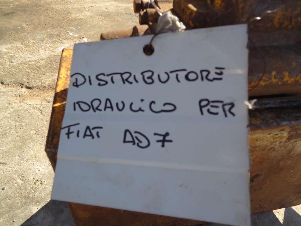 Distributeur hydraulique pour Fiat AD7 Photo 2