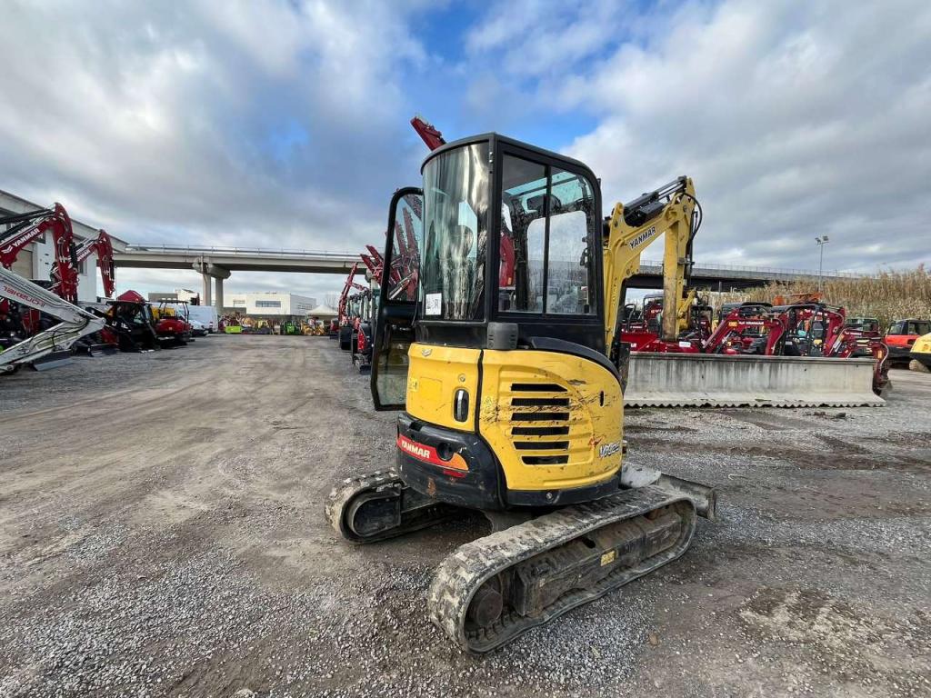 Yanmar VIO25-6CR Photo 9