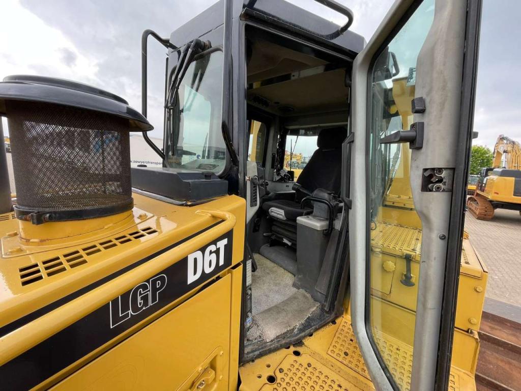 Caterpillar D6T LGP Photo 18