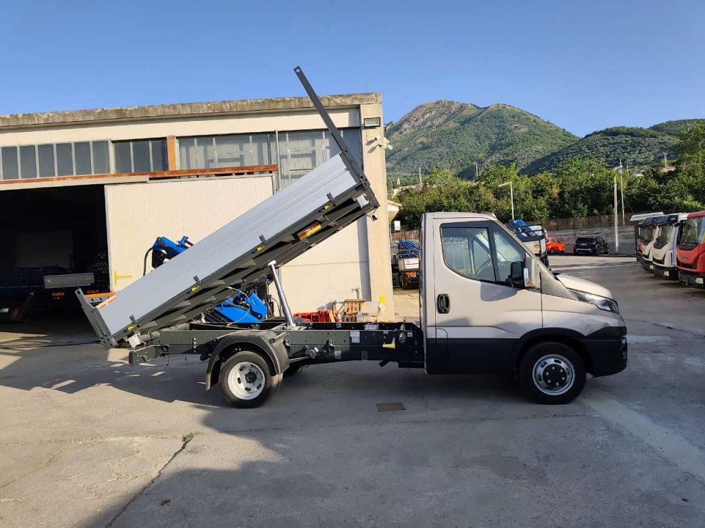 Iveco DAILY 35-130 Photo 13