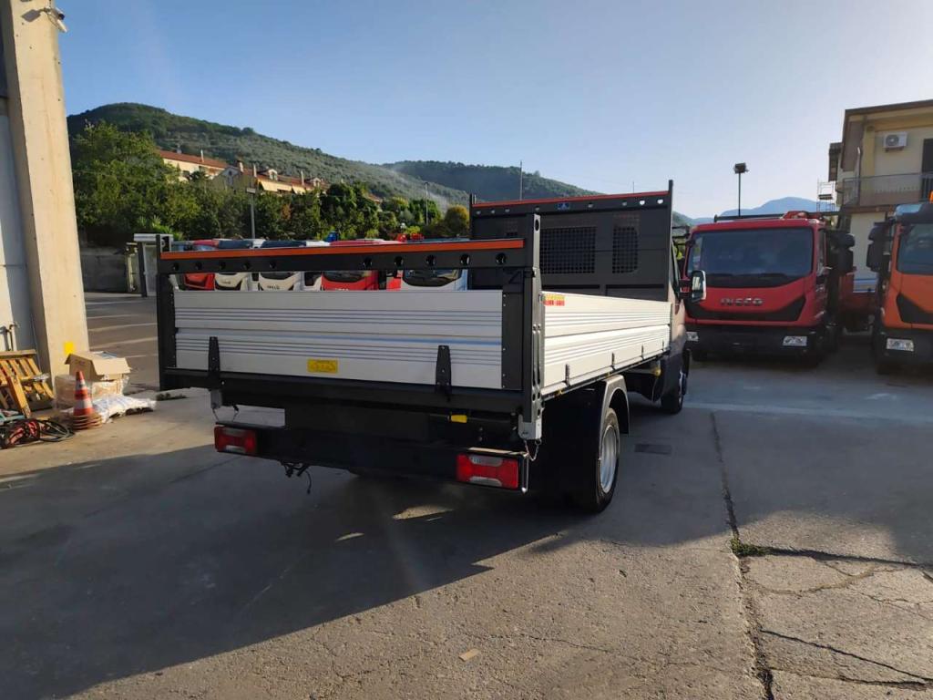Iveco DAILY 35-130 Photo 25