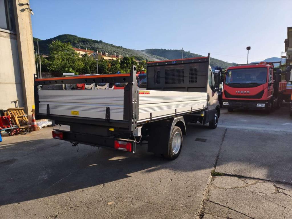 Iveco DAILY 35-130 Photo 27