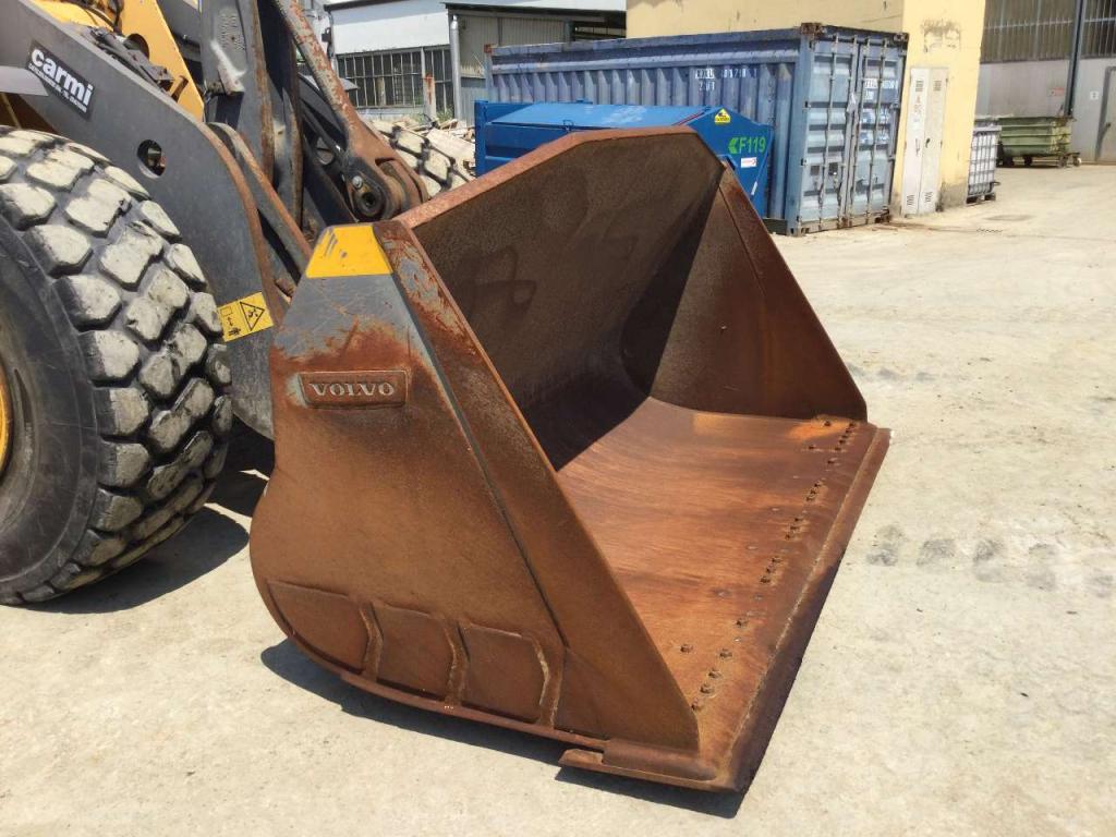 Volvo L110F Photo 9