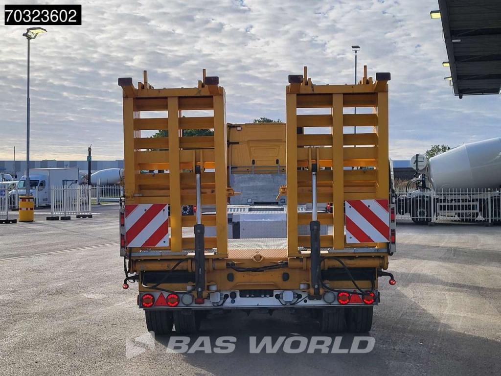 Mercedes-Benz Actros 2563 Actros 6X2 Photo 13