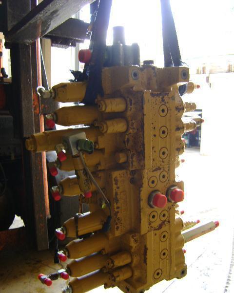 Distributeur hydraulique pour Caterpillar 312 Photo 2