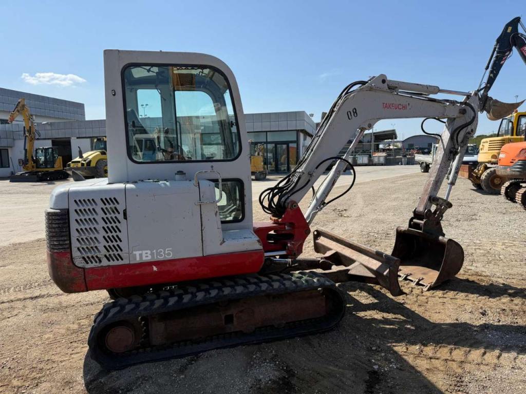 Takeuchi TB 135 Photo 3