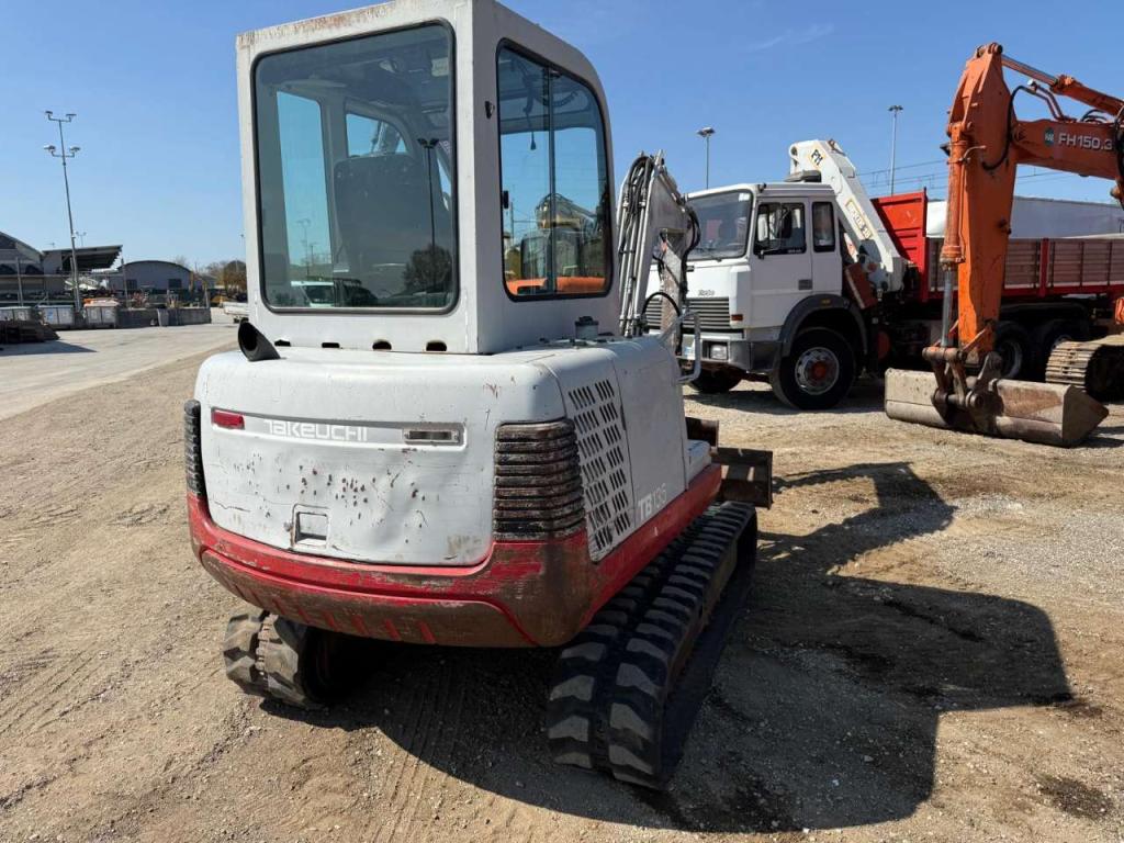 Takeuchi TB 135 Photo 4
