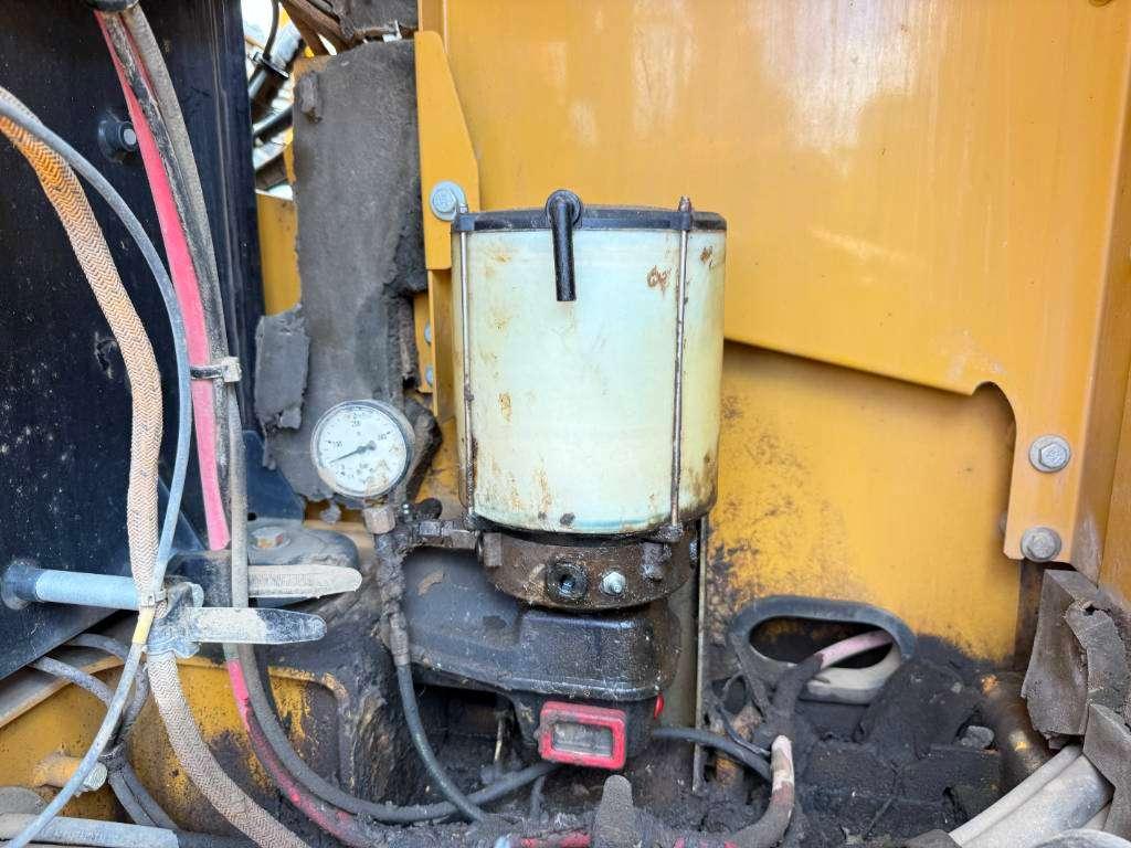 Caterpillar 320FL - Hammer Lines / Automatic Greasing Photo 21