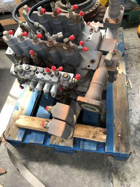 Distributeur hydraulique pour Hitachi ZX470 Photo 1