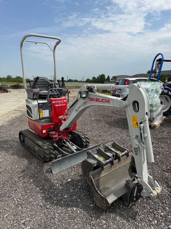 Takeuchi TB 210 R Photo 1