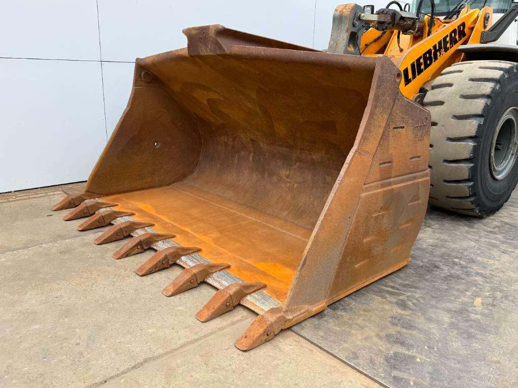 Liebherr L580 - Quick Coupler / 4 Good Tyres! Photo 14
