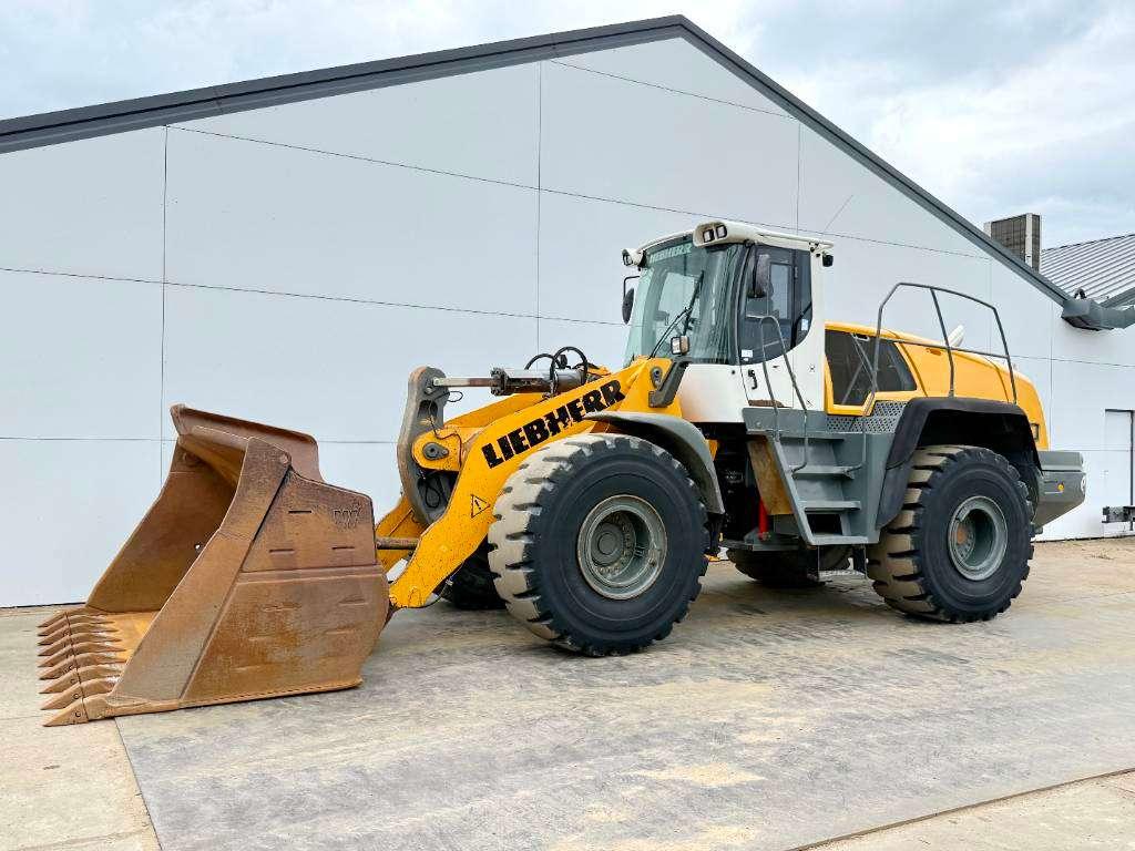Liebherr L580 - Quick Coupler / 4 Good Tyres! Photo 2