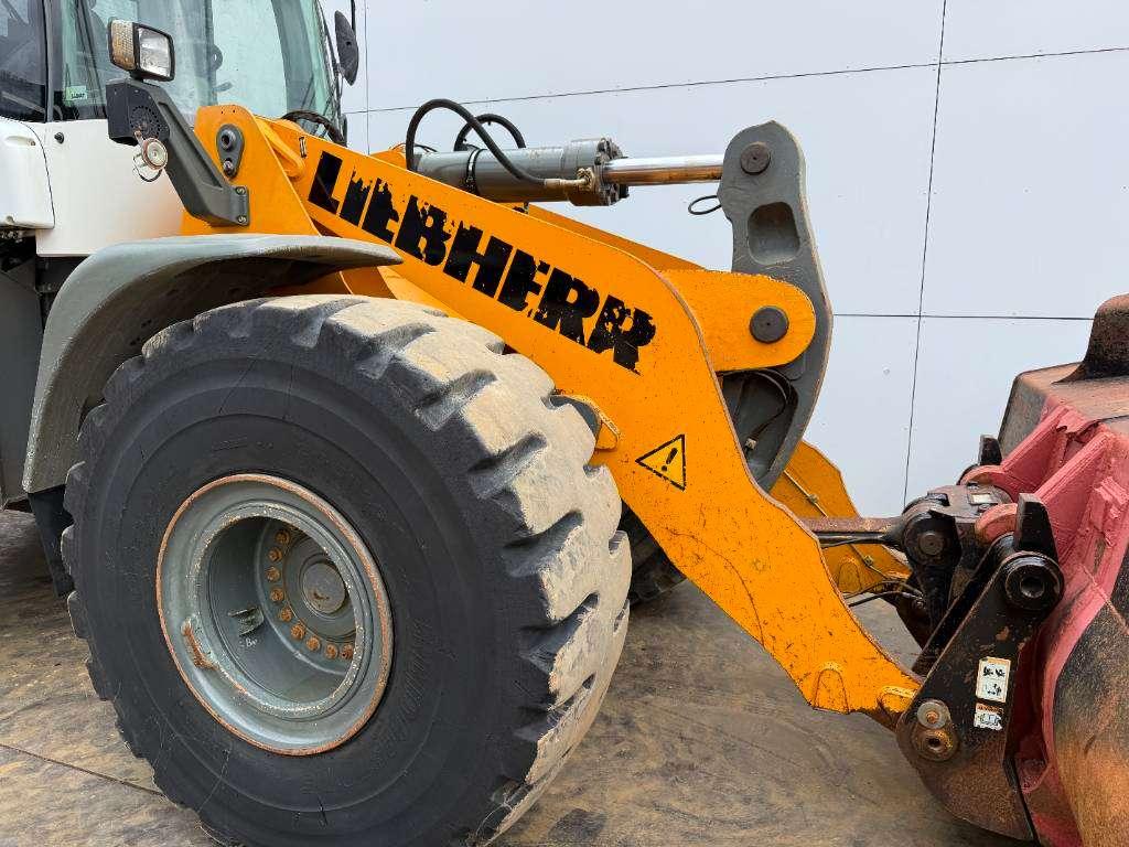 Liebherr L580 - Quick Coupler / 4 Good Tyres! Photo 22