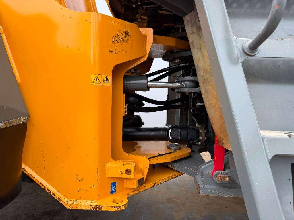 Liebherr L580 - Quick Coupler / 4 Good Tyres! Photo 23