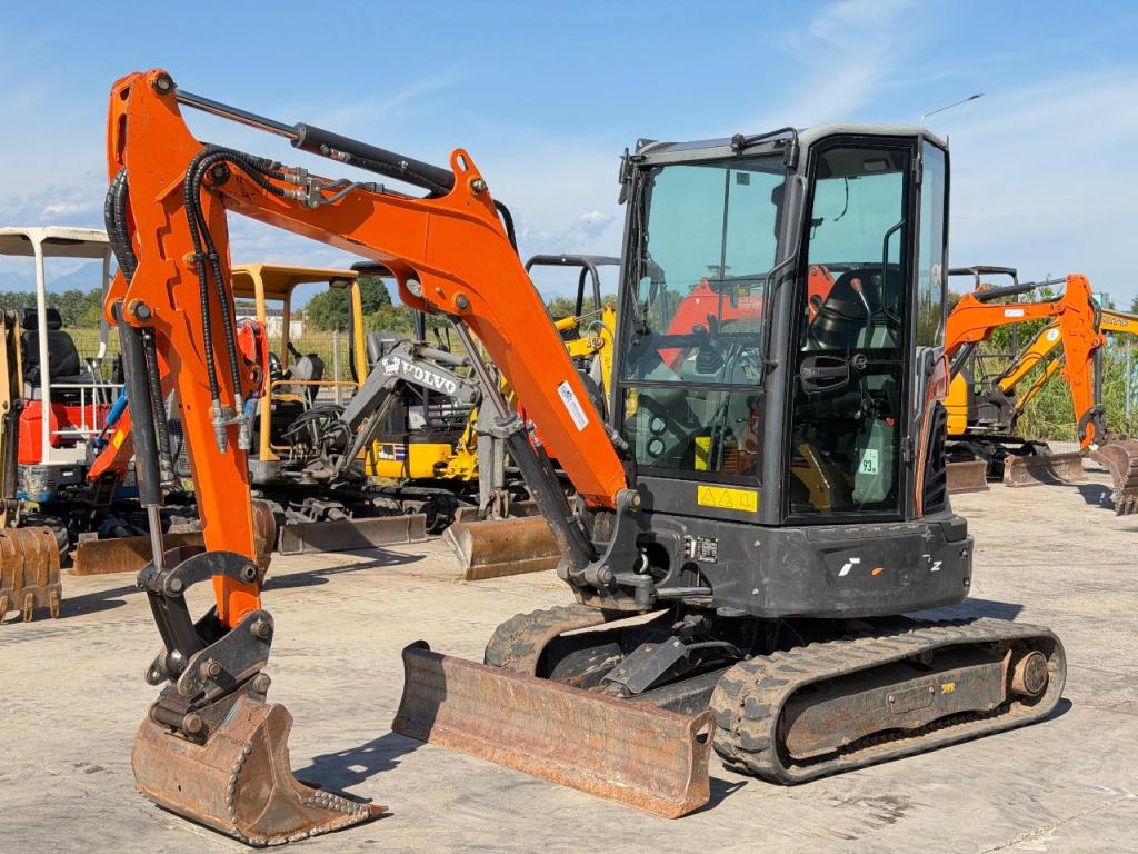 Doosan DX27z Photo 1