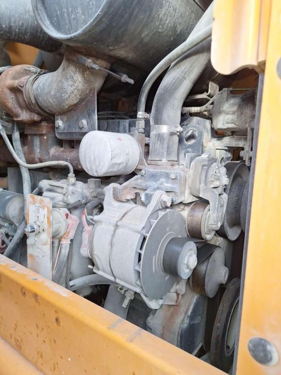 Case 721C Photo 8