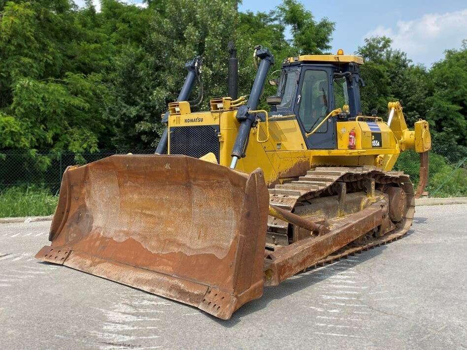 Komatsu D155A-3 Photo 1