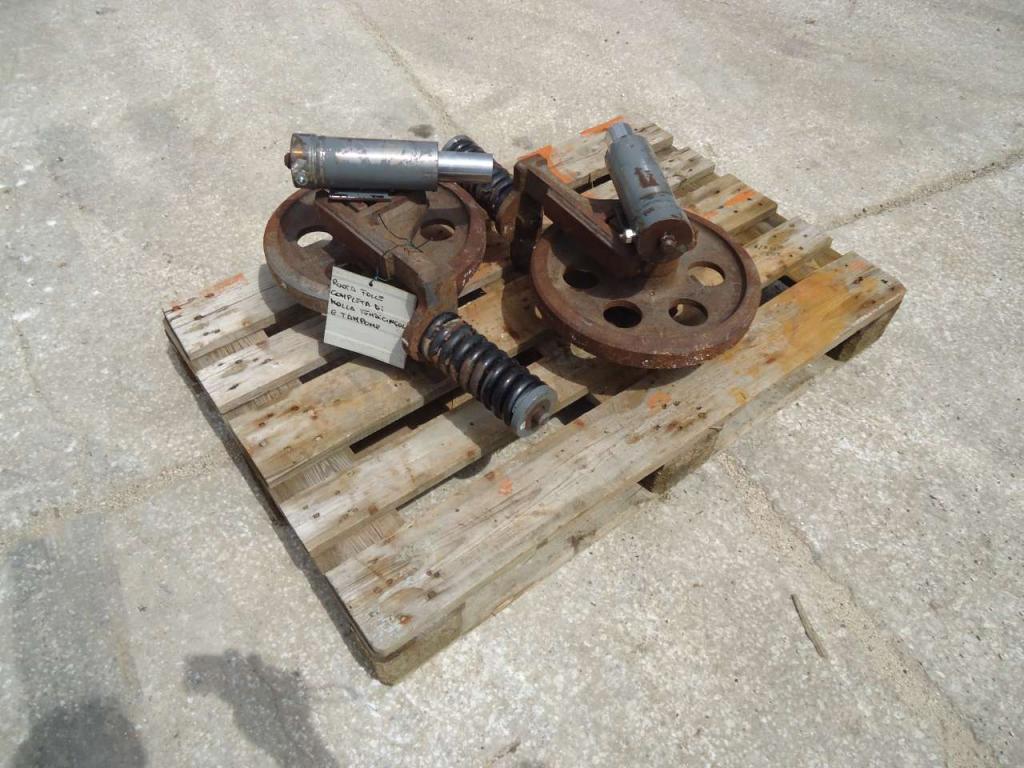 Roue folle pour Takeuchi TL10V-2 Photo 1