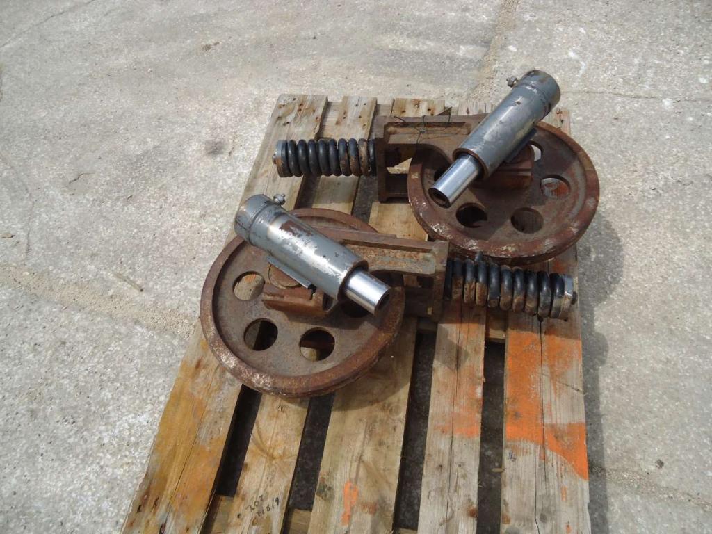 Roue folle pour Takeuchi TL10V-2 Photo 2