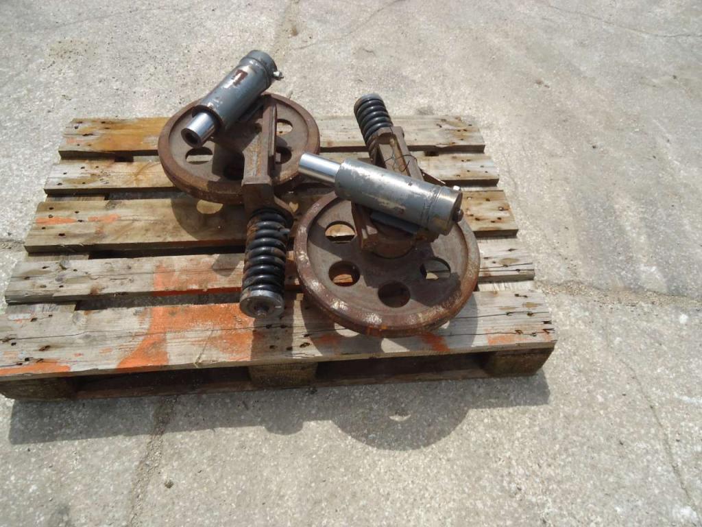 Roue folle pour Takeuchi TL10V-2 Photo 3