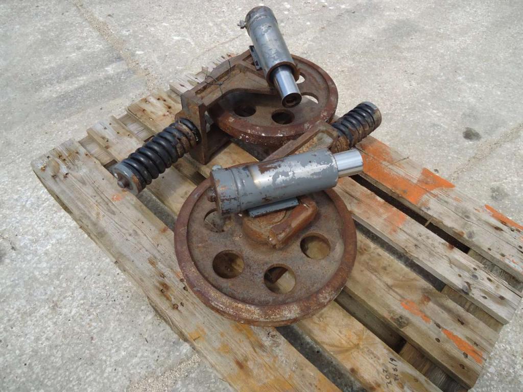 Roue folle pour Takeuchi TL10V-2 Photo 4