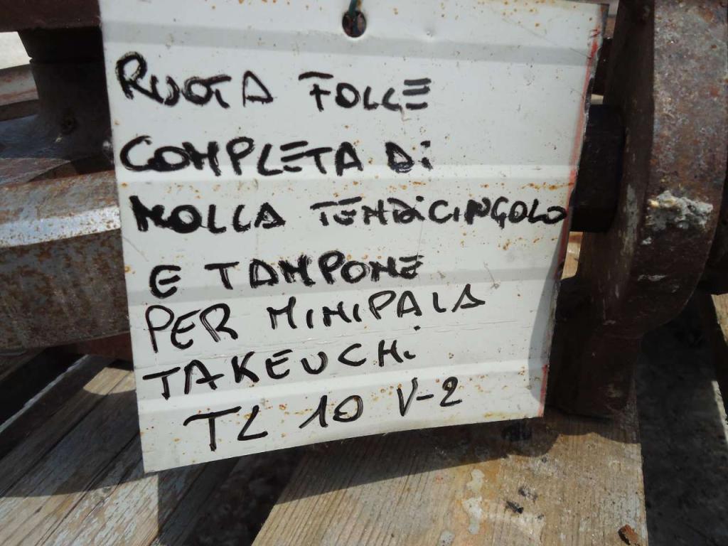 Roue folle pour Takeuchi TL10V-2 Photo 5