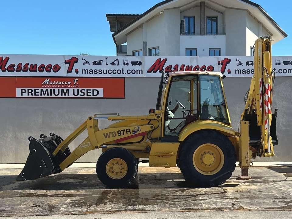 Komatsu WB97R Photo 2