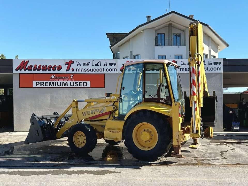 Komatsu WB97R Photo 3