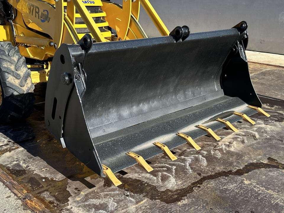 Komatsu WB97R Photo 6