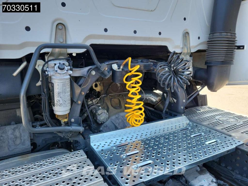 Mercedes-Benz Actros 1851 4X2 BigSpace 2x Tanks M.O.T. Photo 12