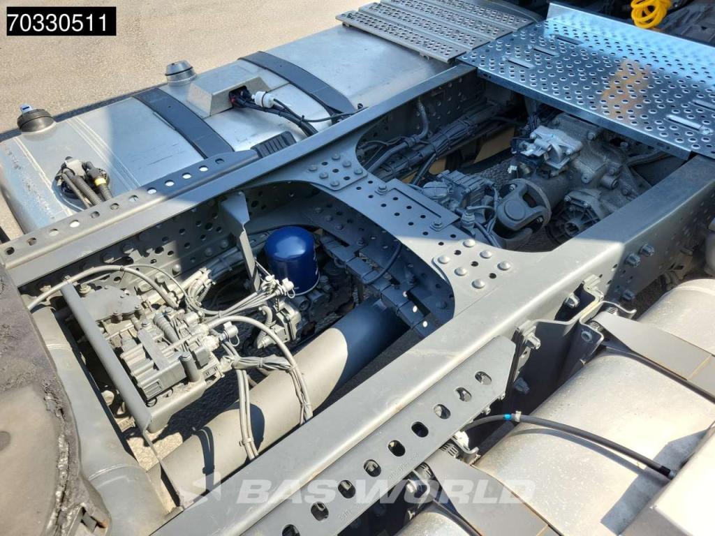 Mercedes-Benz Actros 1851 4X2 BigSpace 2x Tanks M.O.T. Photo 16