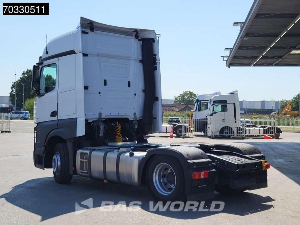 Mercedes-Benz Actros 1851 4X2 BigSpace 2x Tanks M.O.T. Photo 2