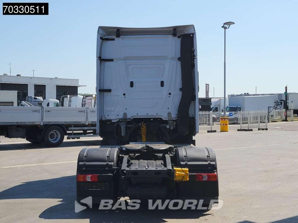 Mercedes-Benz Actros 1851 4X2 BigSpace 2x Tanks M.O.T. Photo 3